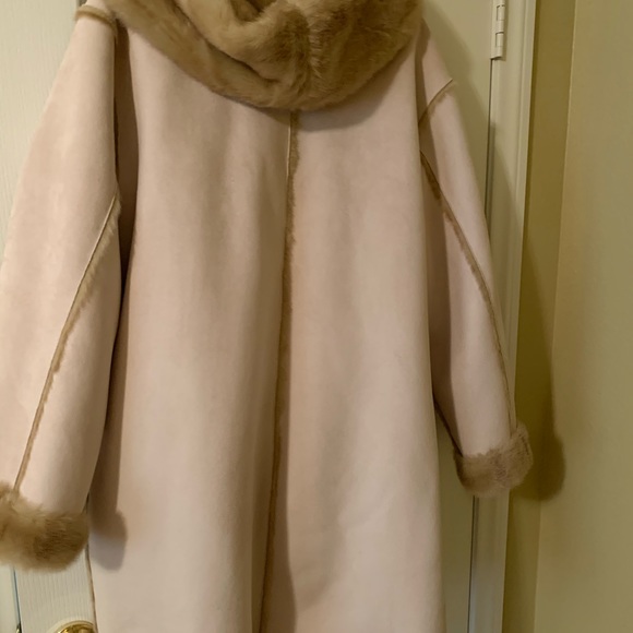 Women’s Reversible Coat - Picture 2 of 5
